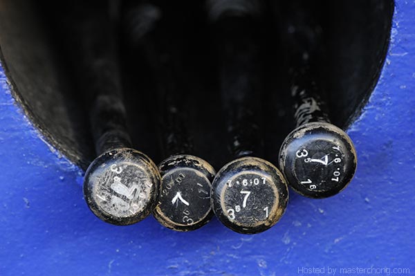 Baseball Bats AF VR 400mm f/2.8G IF-ED Photo by Michael Corrado 100% cropped Baseball Bats AF VR 400mm f/2.8G IF-ED Photo by Michael Corrado