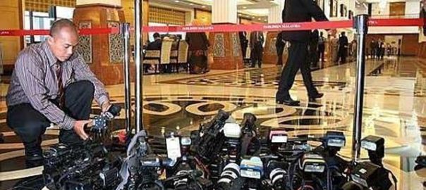 Media barred from Parliament Lobby